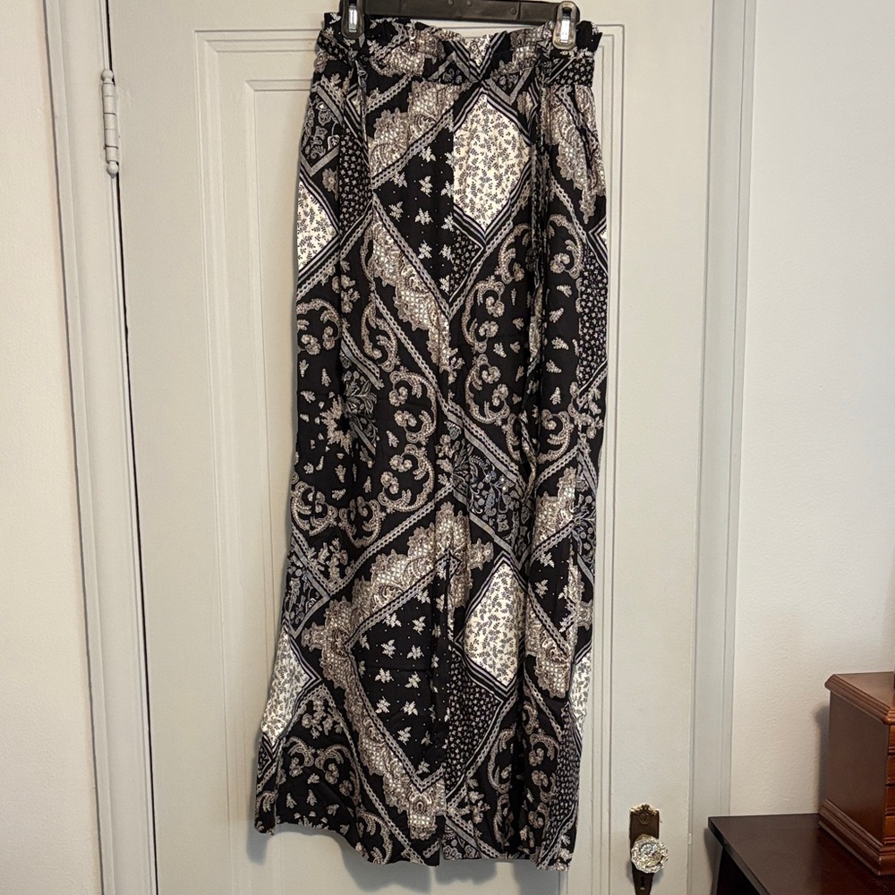 Elegant Black and White Patterned Wide Leg Pants